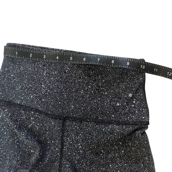Lululemon Size 2 Align High Rise Shorts 4” Black/ Gray - Picture 9 of 10